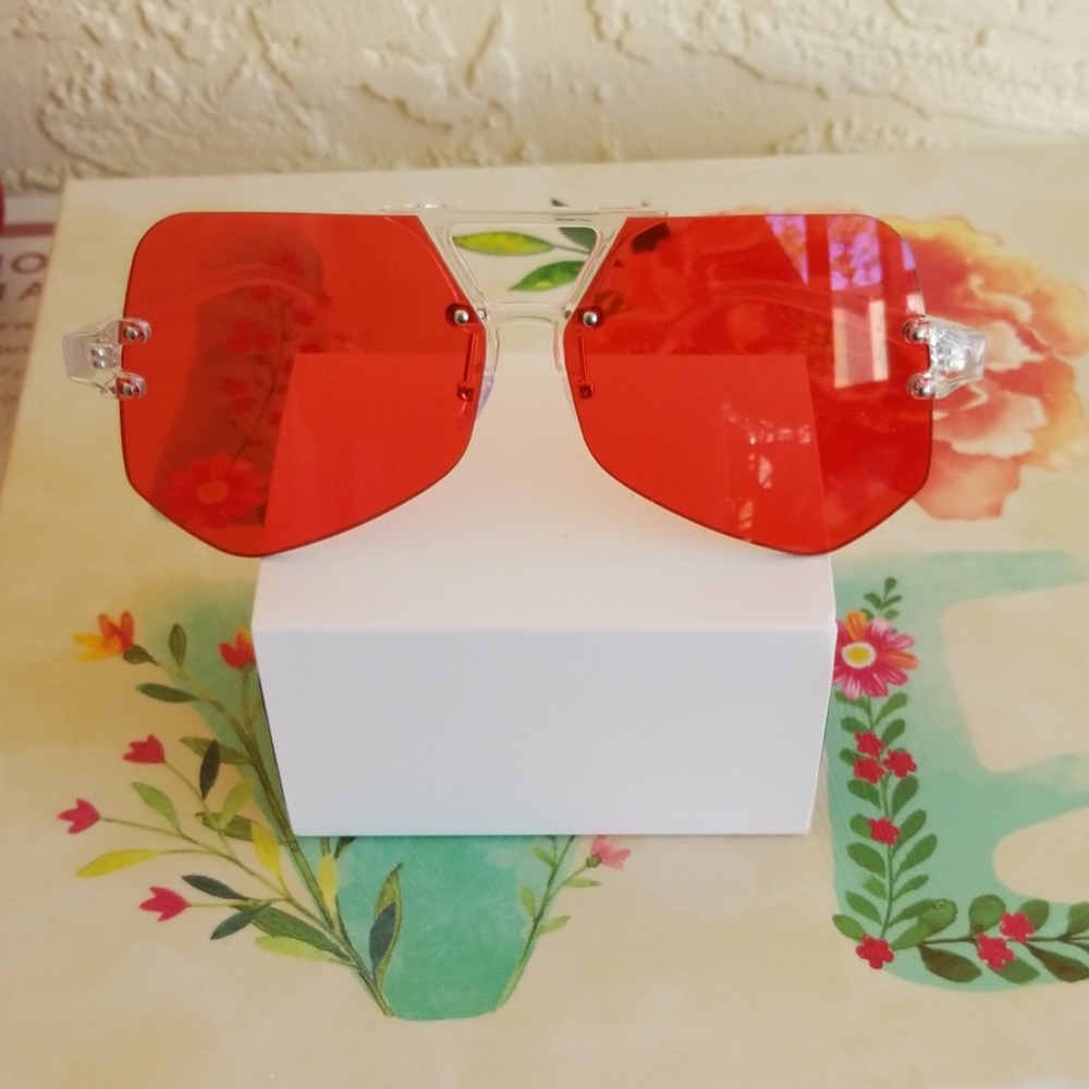 OVERSIZED CLEAR  UNISEX DESIGN SUNGLASSES. - Picture 3 of 4